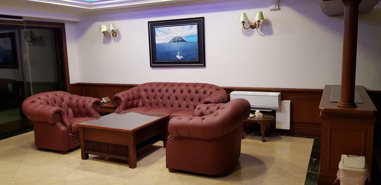 Marina Court Luxury Penthouse Aparthotel Kota Kinabalu Buitenkant foto